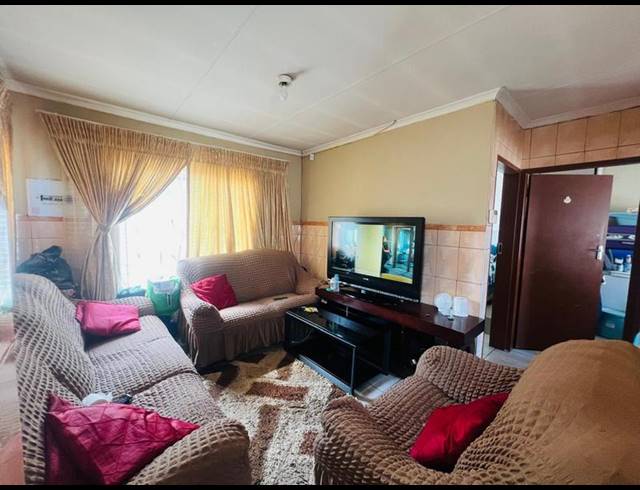 2 BEDROOM HOUSE FOR SALE IN SOSHANGUVE EAST